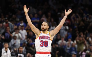 vsports体育-勇士三分大战落败，客场负于火箭