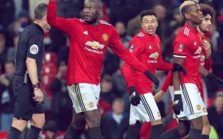 V体育官网-罗马城后防实力遭质疑，需引援补强