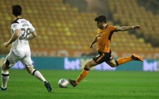 V体育-狼队客场战平卡迪夫城，艰难保持不败