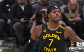 V体育官网-雄鹿战胜勇士队，米德尔顿扬威夺冠将无法阻挡