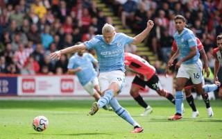 V体育官网-红队攻防兼备，绝杀赛场领跑