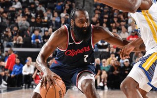 V体育-快船主场击败独行侠，卢比奥下场受伤令人揪心