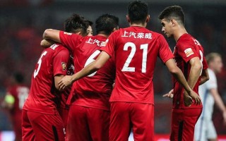 V体育-上海上港激战梅州客场，取得关键胜利