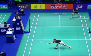 V体育-加拿大水球队实力强劲，完胜对手轻松晋级