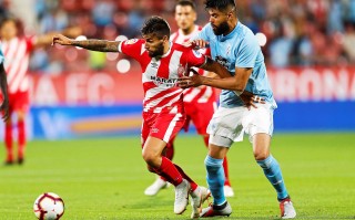 V体育-顶尖足球俱乐部的较量再次点燃球场热情