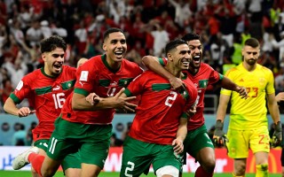 V体育-巴里队门将神勇扑救，为球队守住胜利