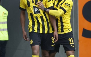 V体育官方app-奥格斯堡客场告捷，德甲升班马实力崛起