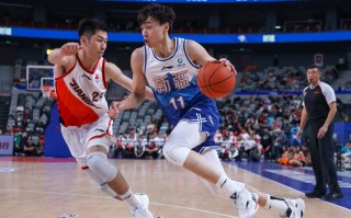 V体育官网-战胜对手展示出色团队合作和顽强拼搏，球队取得胜利