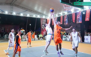 V体育-精彩的篮球大战激起观众激情