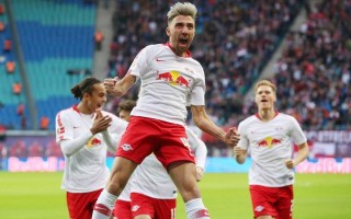 V体育-拜仁慕尼黑主场力克莱比锡红牛，实力雄厚