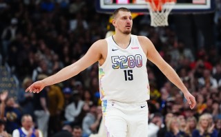 V体育官网-尼克斯内线强攻掘金，活塞外围进攻疑虑持续肆虐