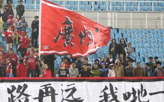 V体育-球队后防线深化，全队士气高涨扩大胜场持续保持压迫