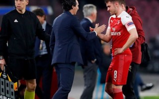 V体育-那不勒斯主力中卫赛季报销，困扰重重