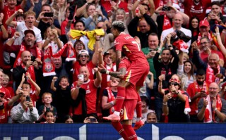 V体育-利物浦凭借法比尼奥进球轻取伯恩茅斯，英超领先优势日益庞大