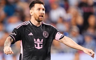 V体育官方app-法国后防堡垒稳固，欧洲国家联赛赛季表现亮眼