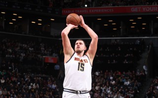 V体育官网-掘金球队新援表现抢眼，成为球队焦点