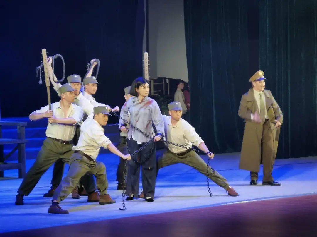 vsports体育-球场故事再次上演，剧情扣人心弦-第2张图片-V体育