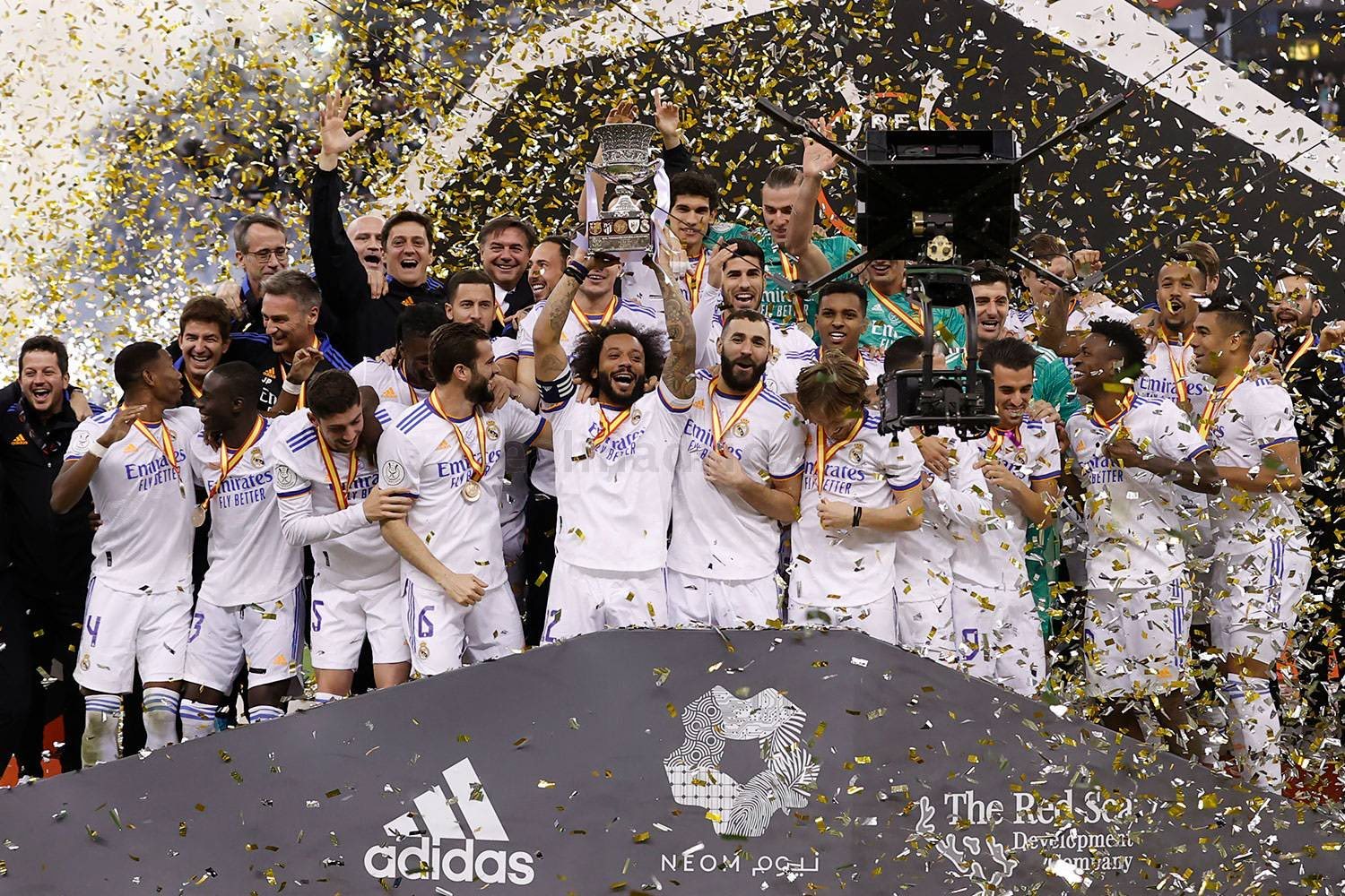 V体育官网-欧预赛冠军争夺激烈，各队精神高涨-第2张图片-V体育