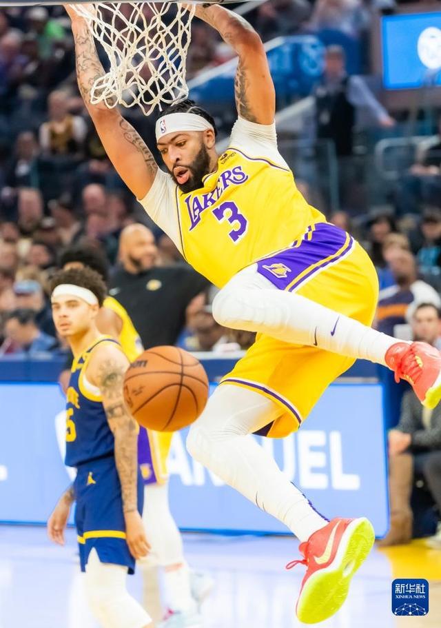 V体育官方app-勇士后卫火力全开，让湖人束手无策-第2张图片-V体育