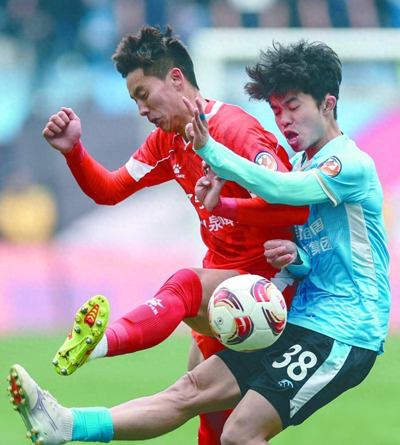 vsports体育-球员技艺精湛，引得球迷热烈欢呼-第1张图片-V体育