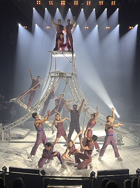 vsports体育-球员技艺精湛，引得球迷热烈欢呼-第2张图片-V体育