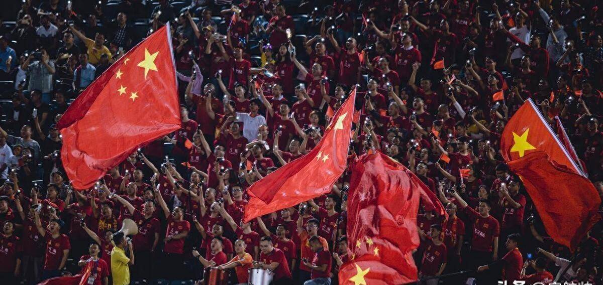 V体育-国内足球赛事火爆进行，球迷热情不减-第1张图片-V体育