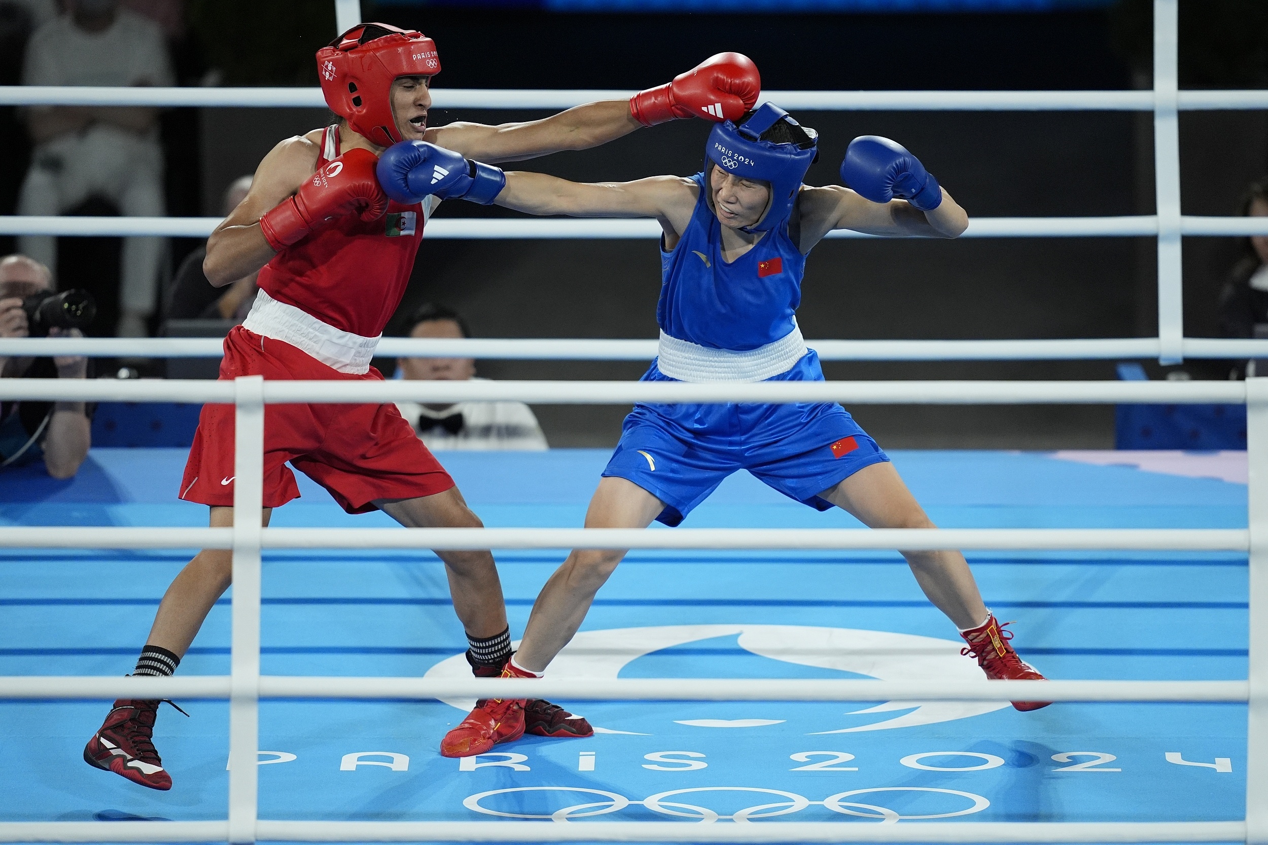 V体育官网-竞争激烈!各队球员拼尽全力争夺胜利-第2张图片-V体育 V体育官网-竞争激烈!各队球员拼尽全力争夺胜利-第2张图片-V体育