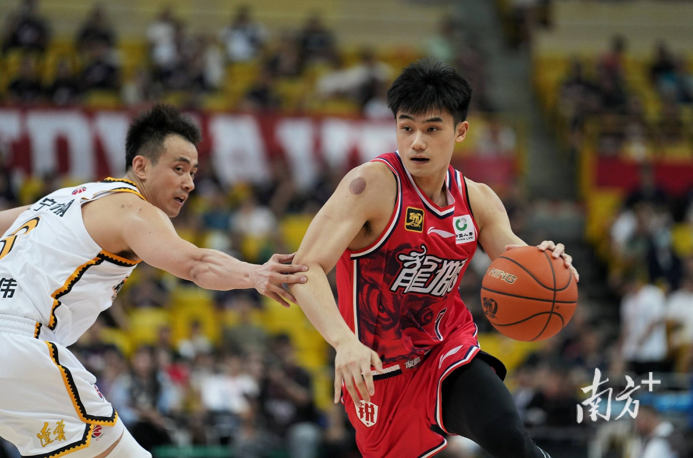 V体育官方app-大连一方主场不敌江苏苏宁,遭受连败-第2张图片-V体育 V体育官方app-大连一方主场不敌江苏苏宁,遭受连败-第2张图片-V体育