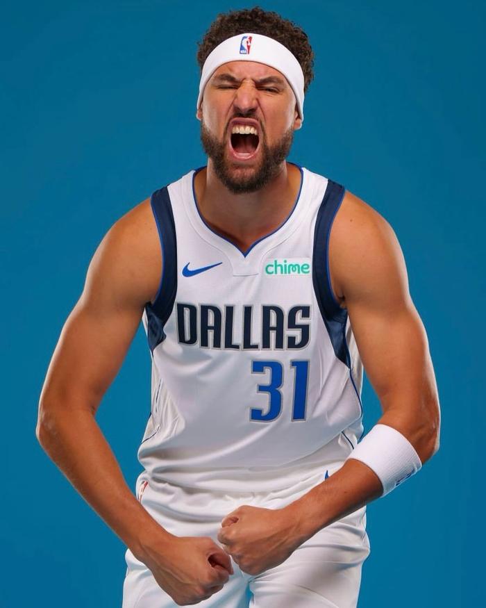 V体育官网-球队新鲜面孔加入训练,球员竞争激烈-第1张图片-V体育 V体育官网-球队新鲜面孔加入训练,球员竞争激烈-第1张图片-V体育