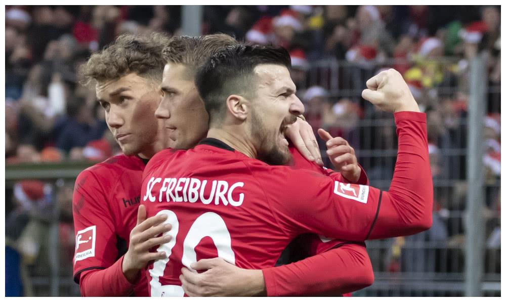 vsports体育-弗赖堡逆转获胜,实力不容小觑-第2张图片-V体育 vsports体育-弗赖堡逆转获胜,实力不容小觑-第2张图片-V体育