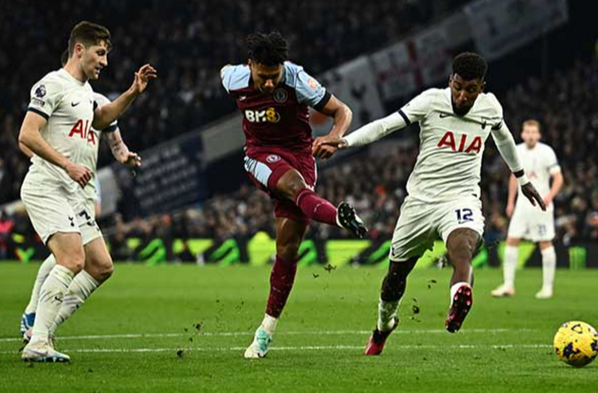 V体育-阿斯顿维拉主场大胜,保级道路一片光明-第2张图片-V体育 V体育-阿斯顿维拉主场大胜,保级道路一片光明-第2张图片-V体育