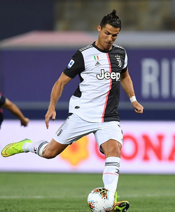 V体育官网-尤文图斯客场华丽表现,巩固榜首位置-第2张图片-V体育 V体育官网-尤文图斯客场华丽表现,巩固榜首位置-第2张图片-V体育