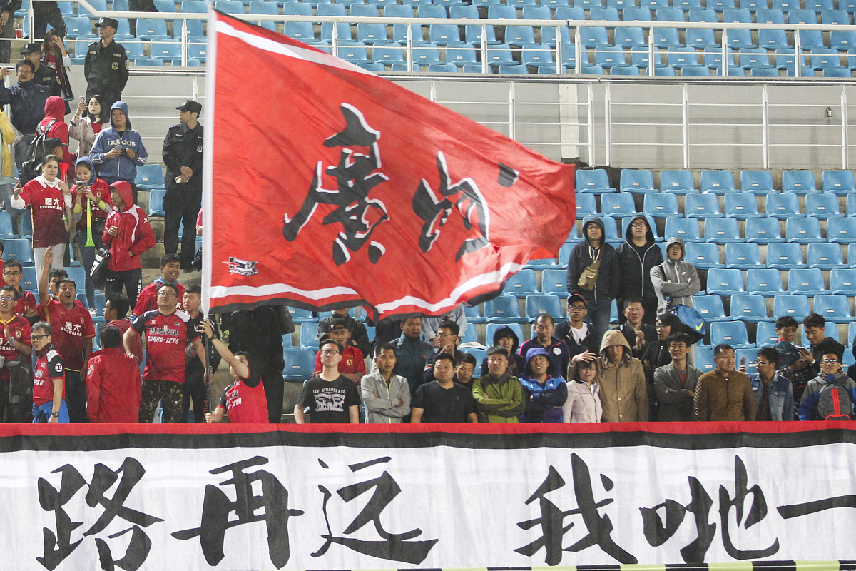 V体育-球队后防线深化,全队士气高涨扩大胜场持续保持压迫-第1张图片-V体育 V体育-球队后防线深化,全队士气高涨扩大胜场持续保持压迫-第1张图片-V体育