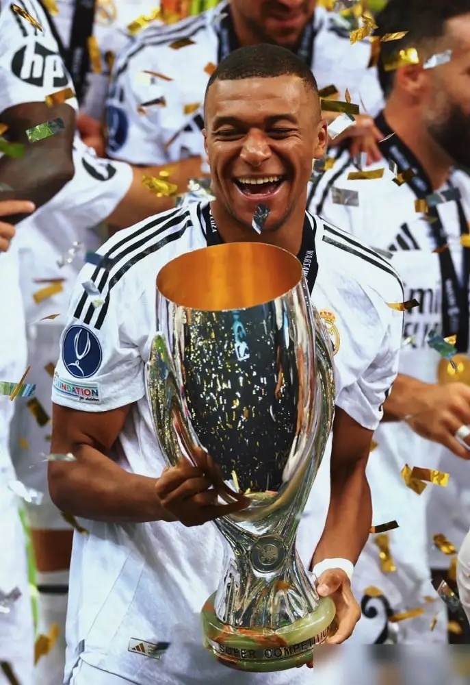 V体育官网-皇马中场大将卡塞米罗状态火热,多番助攻助球队夺取宝贵三分!-第1张图片-V体育 V体育官网-皇马中场大将卡塞米罗状态火热,多番助攻助球队夺取宝贵三分!-第1张图片-V体育