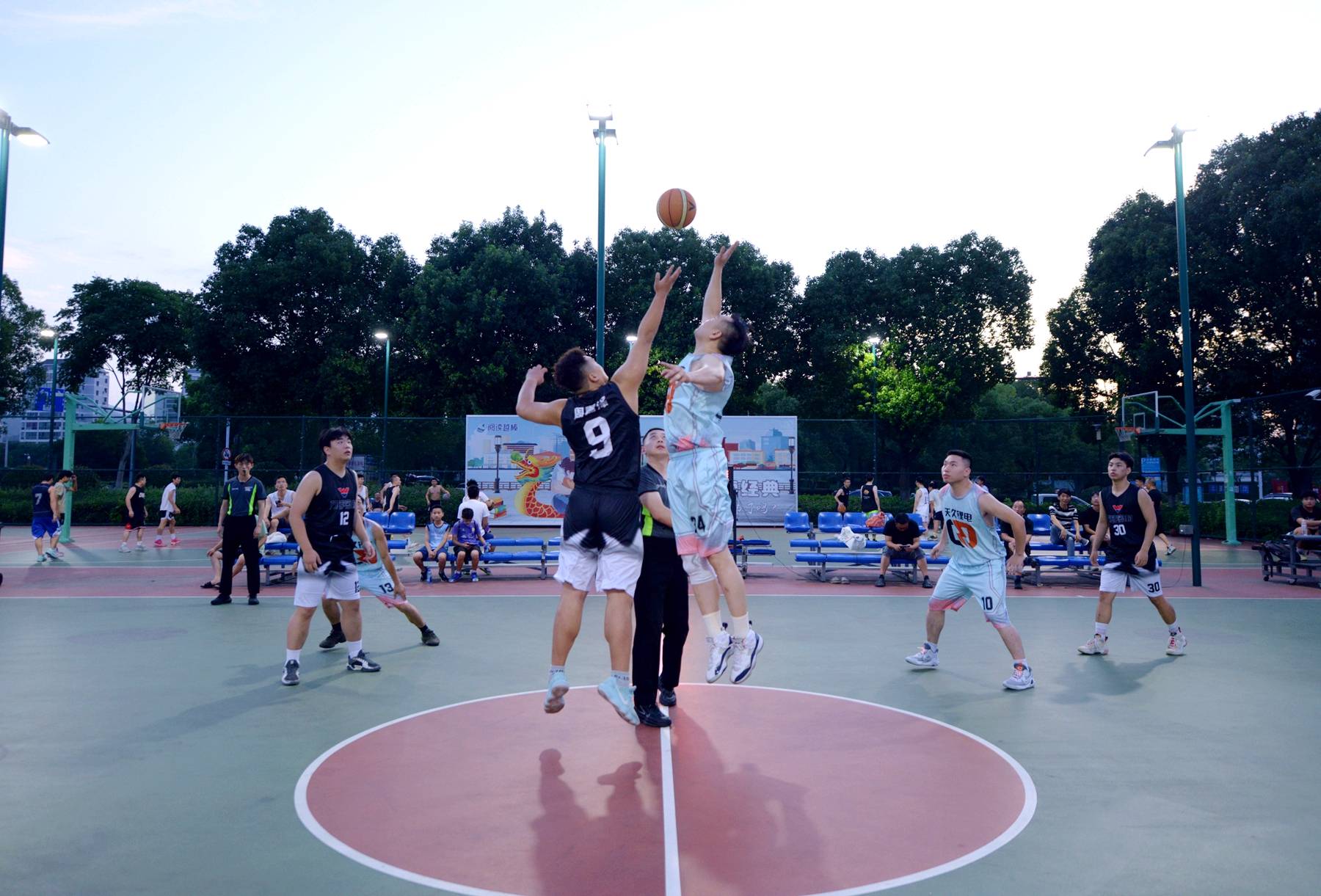 V体育官方app-竞技场上掀起激烈角逐的风暴-第1张图片-V体育 V体育官方app-竞技场上掀起激烈角逐的风暴-第1张图片-V体育