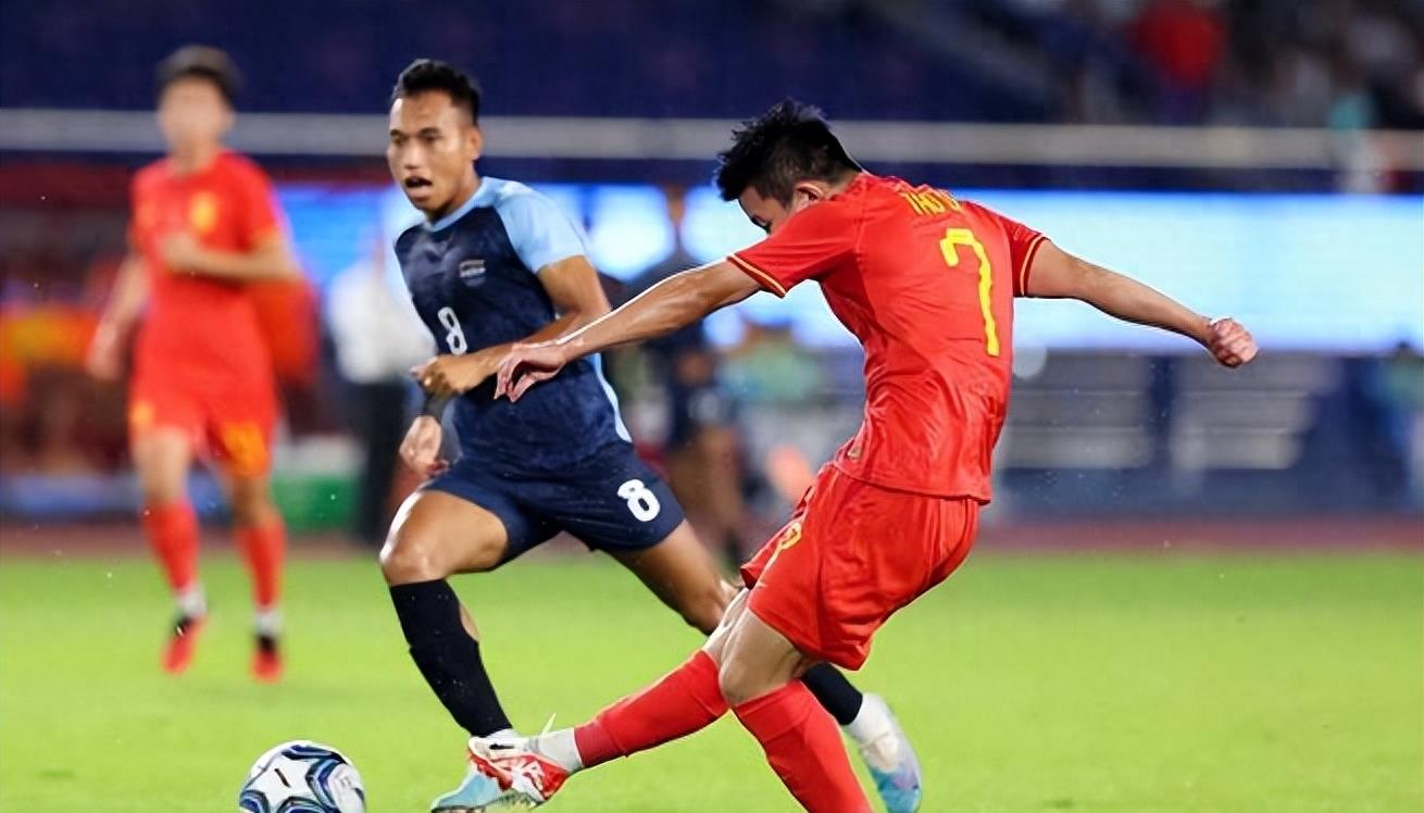 V体育官网-比赛中队员失误突发,团队士气受挫-第1张图片-V体育 V体育官网-比赛中队员失误突发,团队士气受挫-第1张图片-V体育