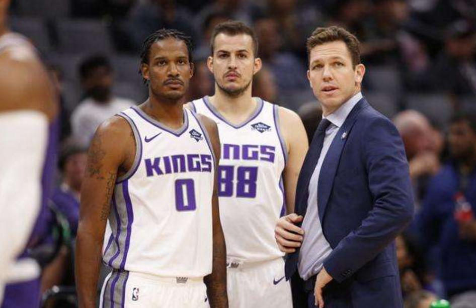 V体育官网-国王全队郁郁不得志,徘徊在常规赛中下游-第1张图片-V体育 V体育官网-国王全队郁郁不得志,徘徊在常规赛中下游-第1张图片-V体育