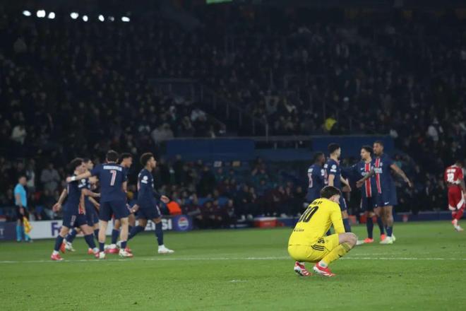 vsports体育-巴黎圣日耳曼客场不敌多特蒙德，遭遇意外失利-第2张图片-V体育