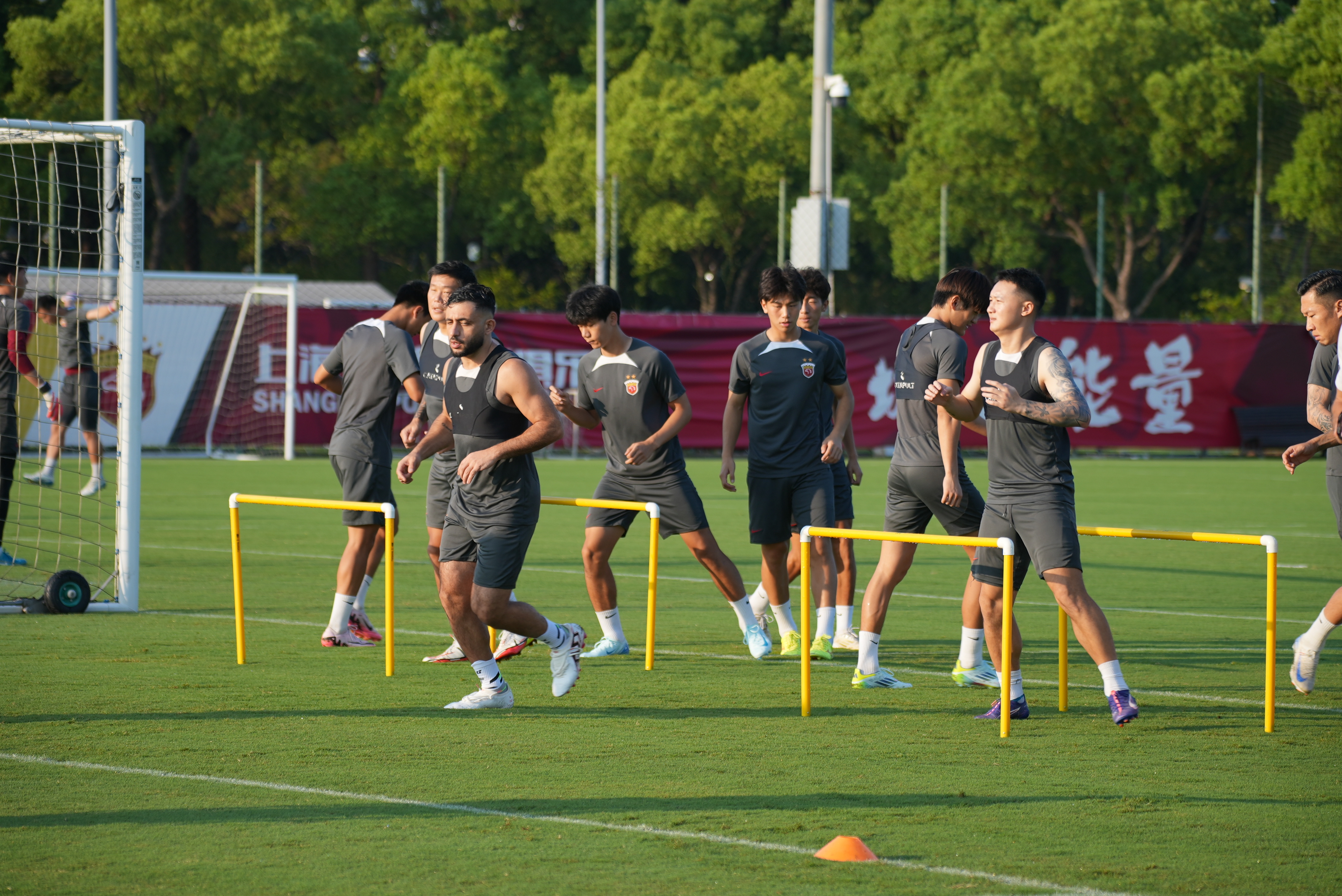 V体育-凯泽斯劳滕球员备战投入,在场上全力以赴-第2张图片-V体育 V体育-凯泽斯劳滕球员备战投入,在场上全力以赴-第2张图片-V体育