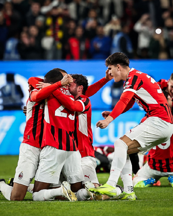 V体育-曼联大胜AC米兰，展现实力-第1张图片-V体育