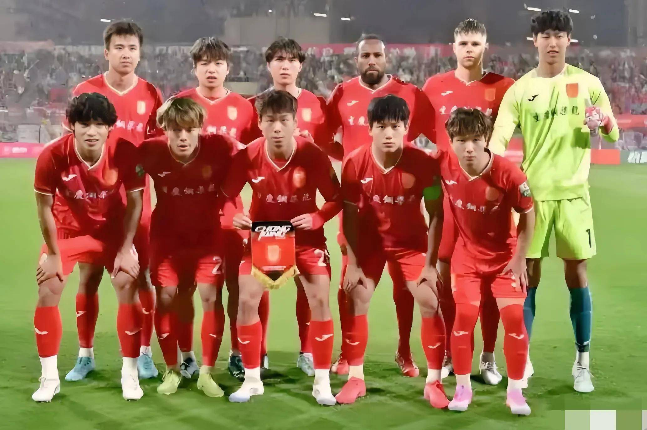 V体育-阿贾克斯凭借高效进攻获胜,锁定小组第二出线-第2张图片-V体育 V体育-阿贾克斯凭借高效进攻获胜,锁定小组第二出线-第2张图片-V体育