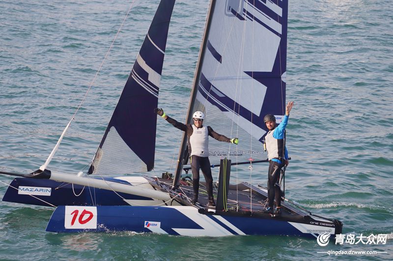 vsports体育-新西兰帆船选手激动庆祝胜利-第1张图片-V体育 vsports体育-新西兰帆船选手激动庆祝胜利-第1张图片-V体育