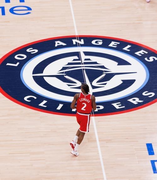 V体育-猛龙客场大胜国王，科怀-伦纳德全场砍下35分-第2张图片-V体育